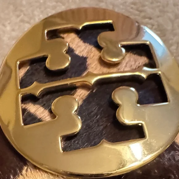 Tory Burch Leopard Print Reva Flats with Gold Logo - Picture 12 of 12